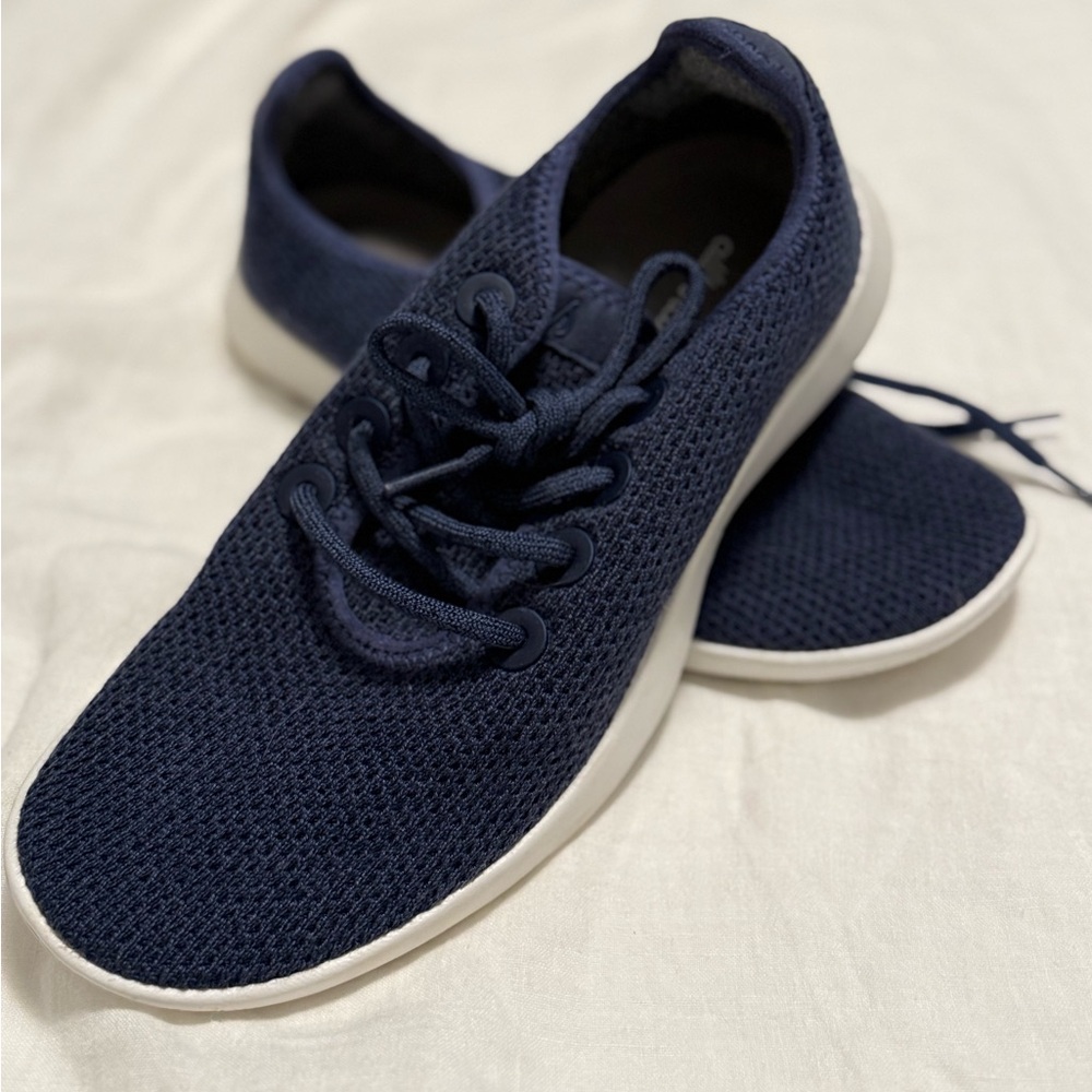 NWOT Allbirds Tree Runner Sneaker in Navy